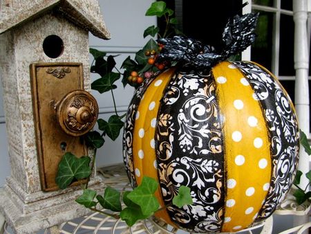 decorate-pumpkin decorate a pumpkin with Mod Podge