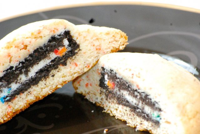 Make stuffed cookies from cake mix