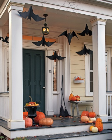 Make paper bats to decorate your yard at Halloween