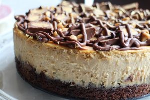 No Bake Peanut Butter Brownie Cheesecake